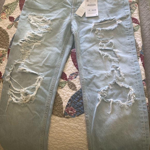 Brand new Zara distressed relaxed fit boyfriend jean women’s 4 - Picture 3 of 3